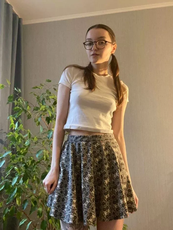 Are you wondering what this babe has under her skirt?🙊 link in the comments posted by mmo_lly