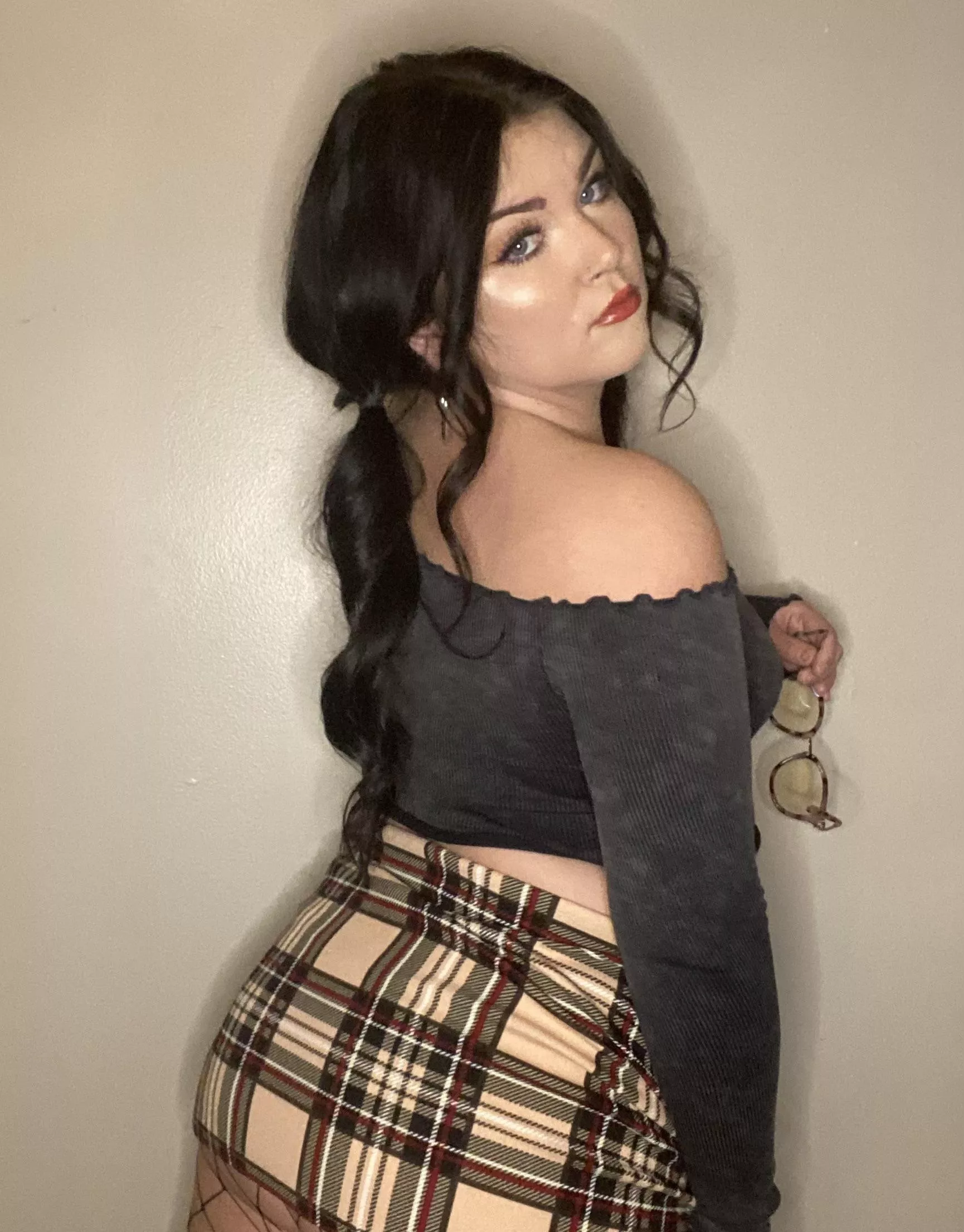 Aren’t you a little nervous that your husband wants to fuck this nerdy lil slut next door? Couples can message me to play on sc hehe posted by juicygem97