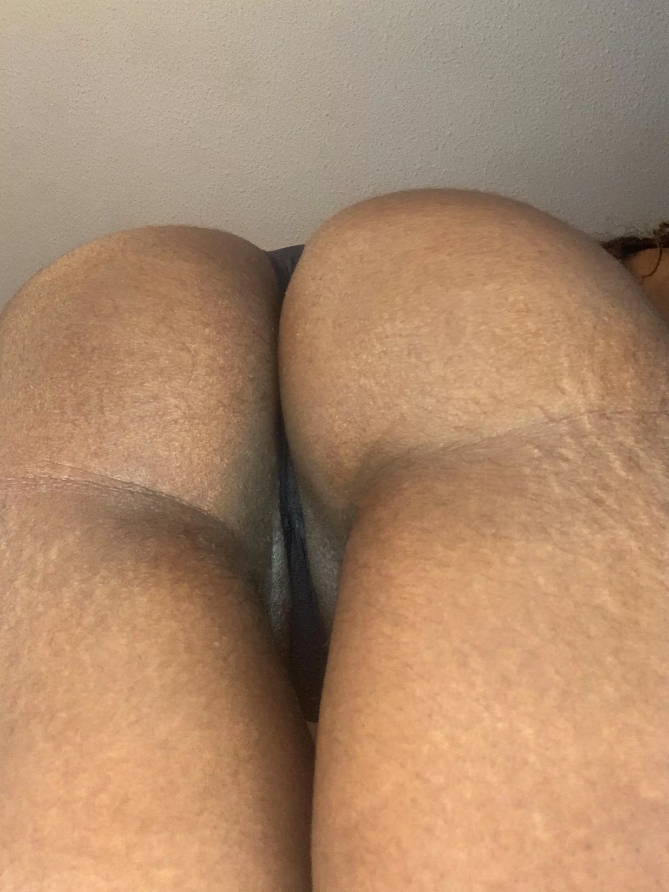 Arrow up if your dick is above 4 inches ⬆️ posted by vicxspencer