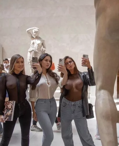 Art Exhibit by Idenho