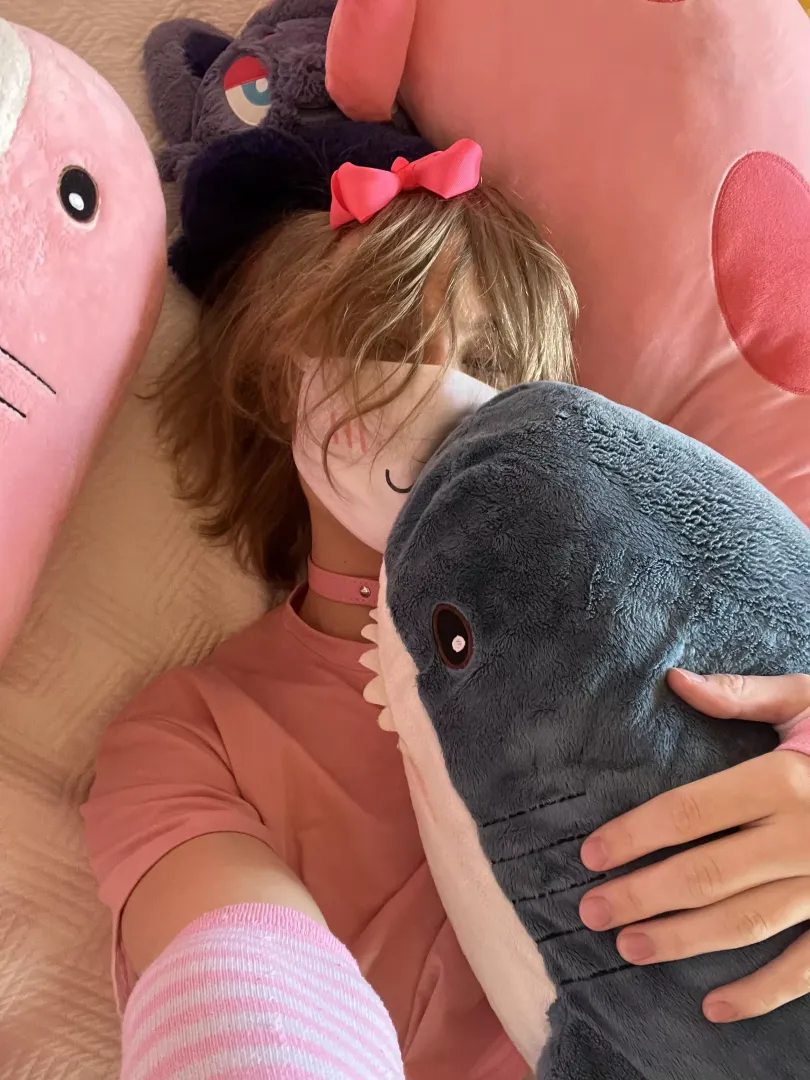 As a femboy i think everyone should be given mandated sharks :3 posted by FemboyRashey