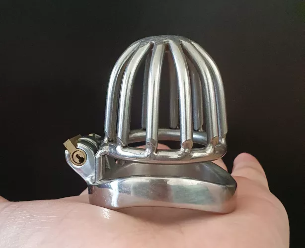 As a grower, you have to where a ridiculously small cage. When I am erect I am about 18 cm (7in) long and 5 cm (1,9in) thick, but I have to where a cage that is 5 cm (1,9in) long with a ring that has a 4 cm (1,5in) diameter. by Hornywasser