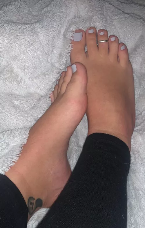 As much as I love my pinks, I am missing my winter colors today 🤤 anyone else? by urparadisexoxo