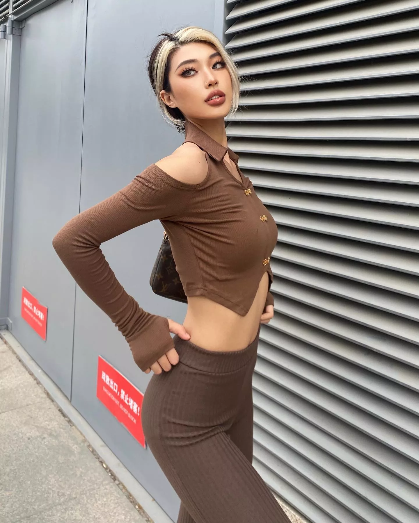 Ashley posted by shbmpl