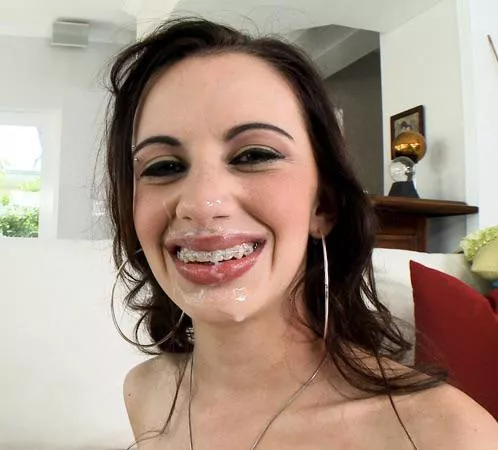 Ashlynn posted by hitherrrrrrr77