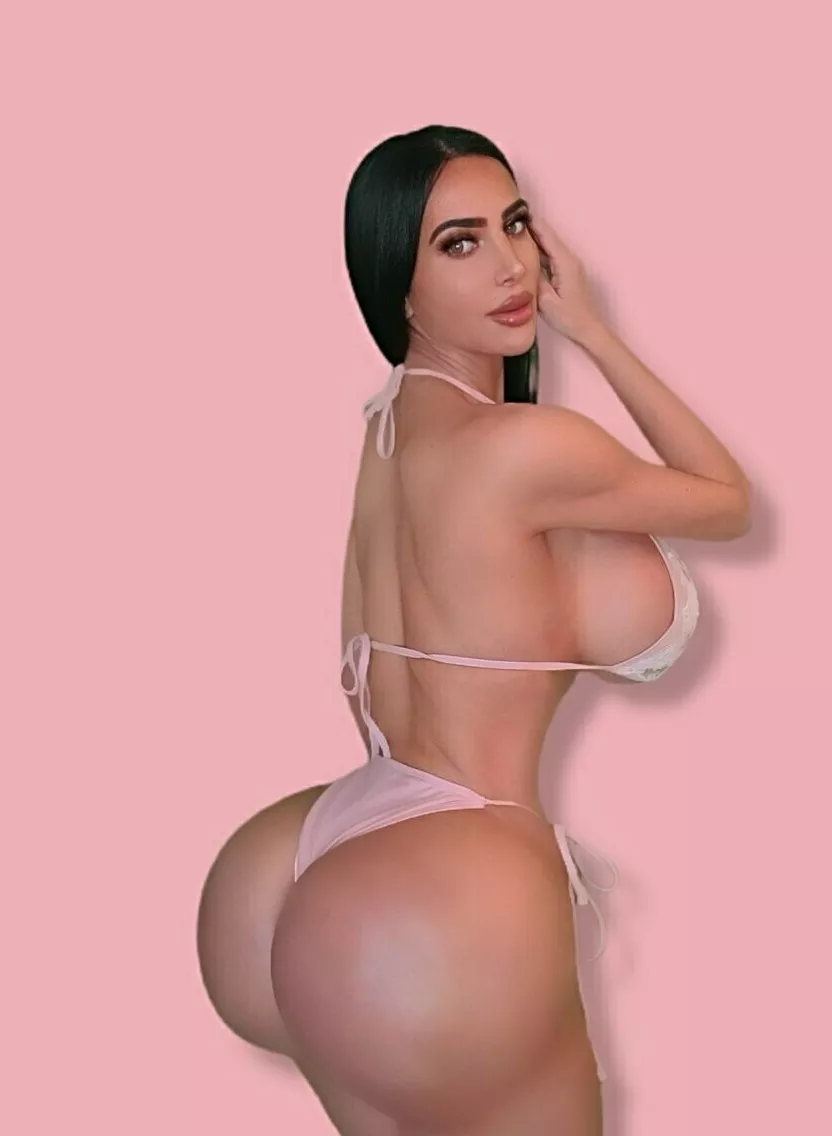 Ashten and her ass 🍑 posted by BimboSimp