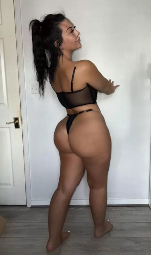 Ass for days posted by Green_Network_6536