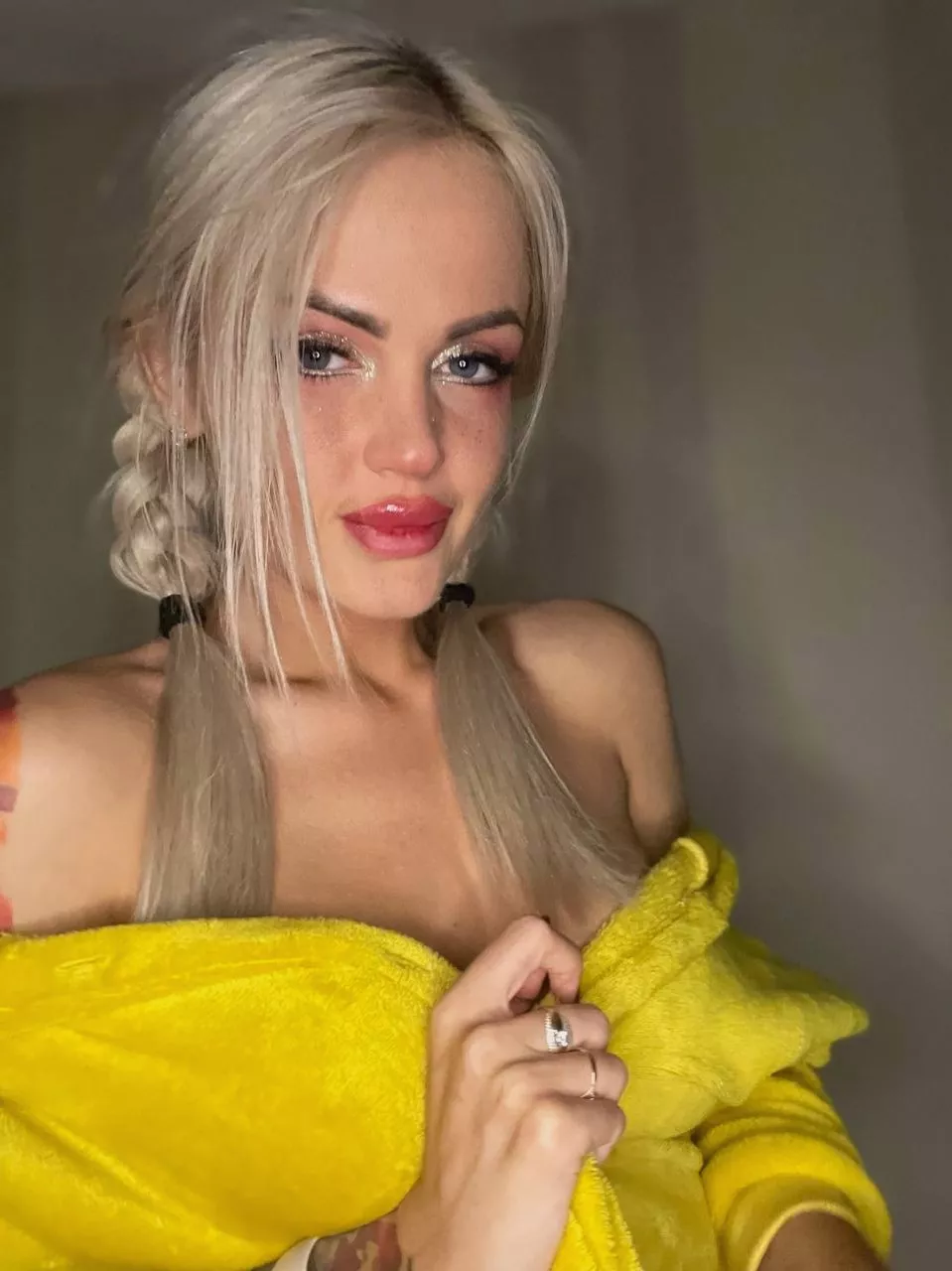 Ass or titties babe? posted by TruculentCoyote