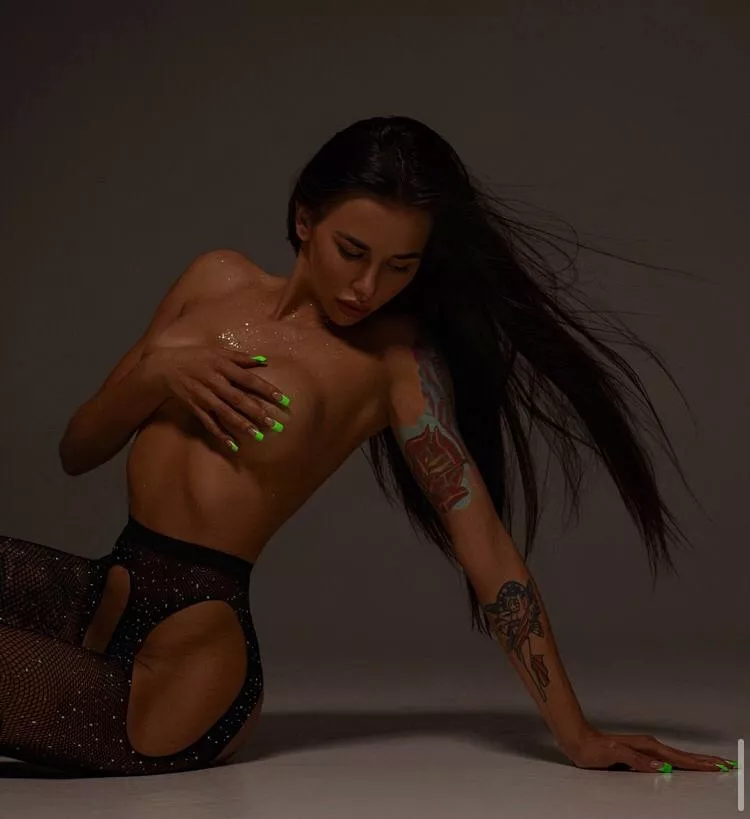 Ass or titties babe? posted by materialmajority