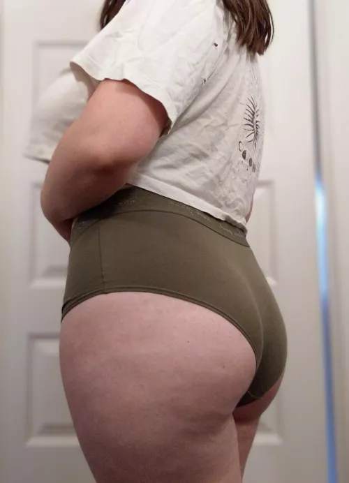 ass shot 😊 [f] by Starmoe_idb