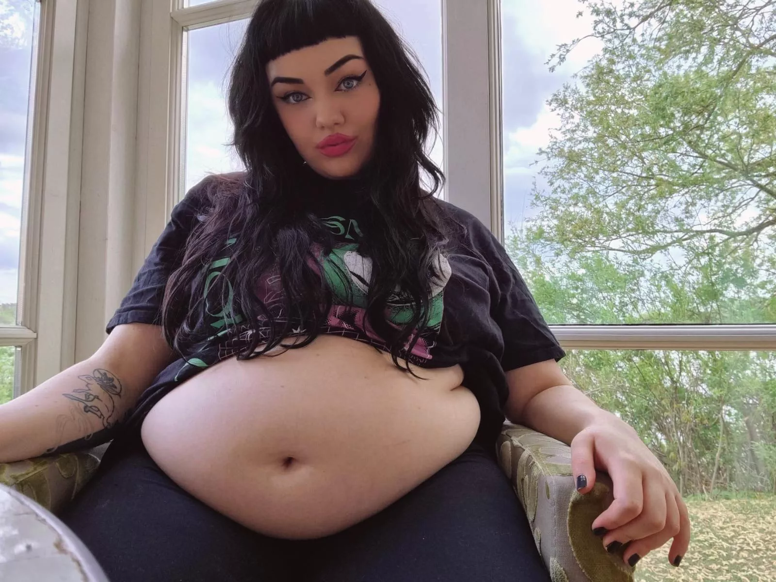 At the cutest little weekend getaway right on the water 🥰 My only complaint is that these chairs are all SO tight on my wide ass and hips 😅 posted by curvygothgf