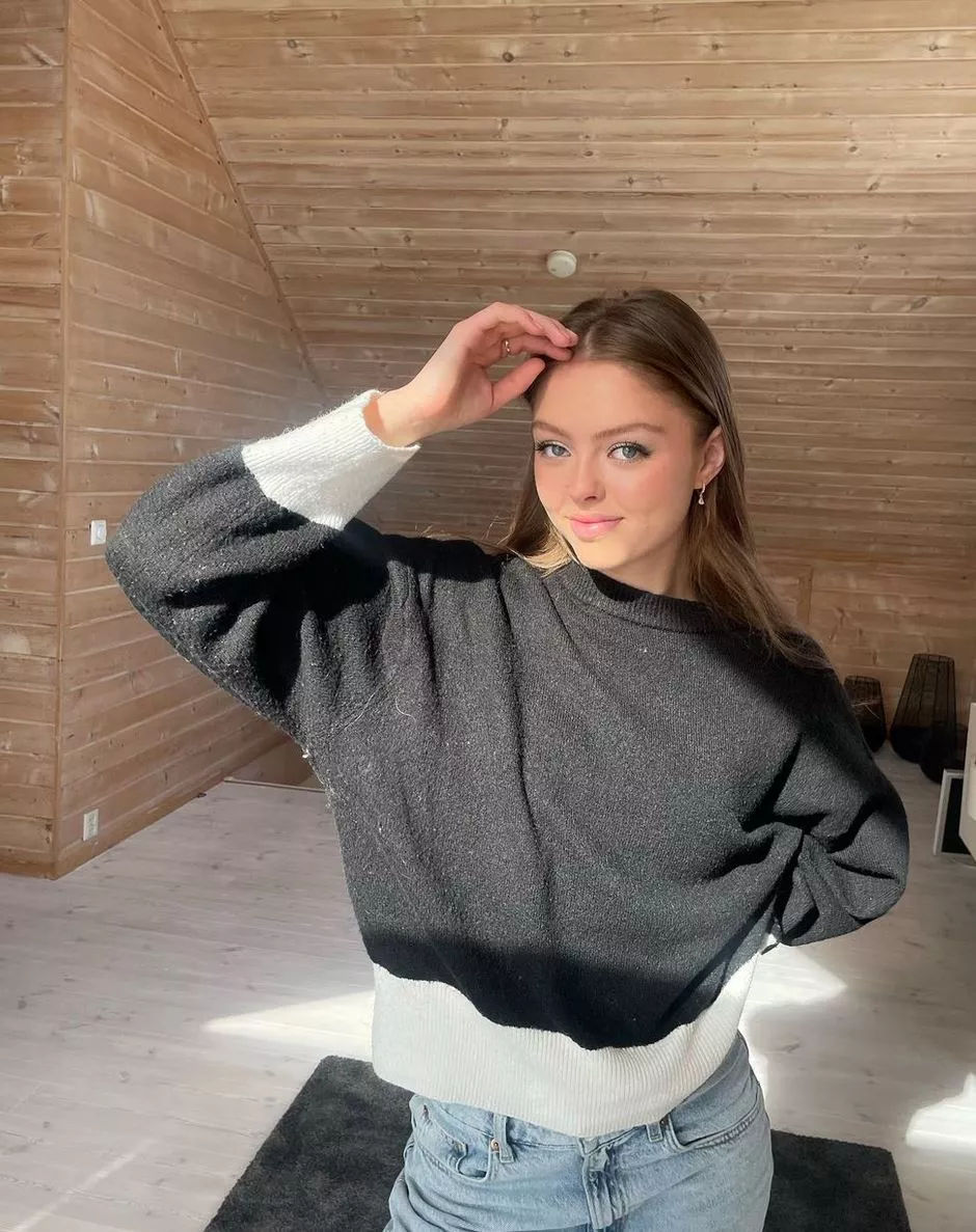 Athina Ellen Lovise posted by Pioustarcraft