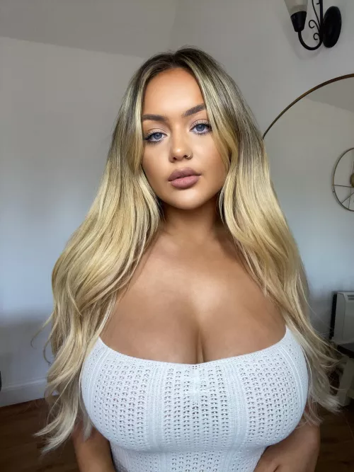 Attempted to leave the blonde side but came right back 😇 by chloexonicole