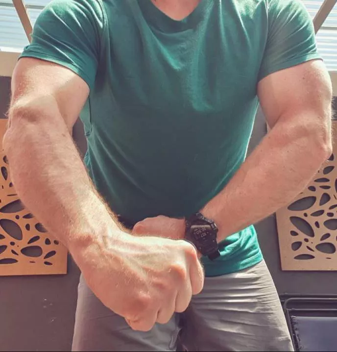 Aussie forearms to hold you tight 🇦🇺 posted by GamerGyBenny