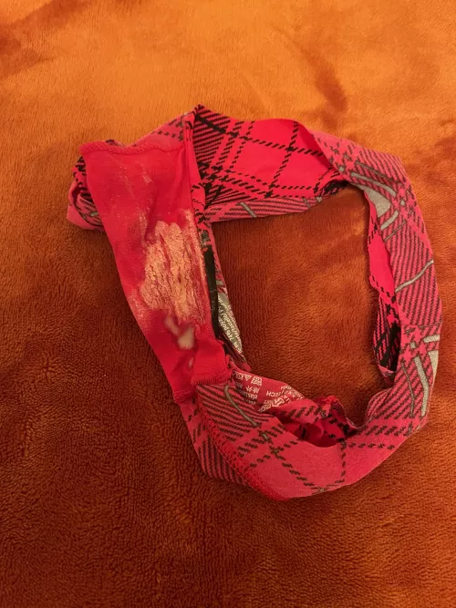 Awkward 🥺👉🏻👈🏻 by VioletLee69