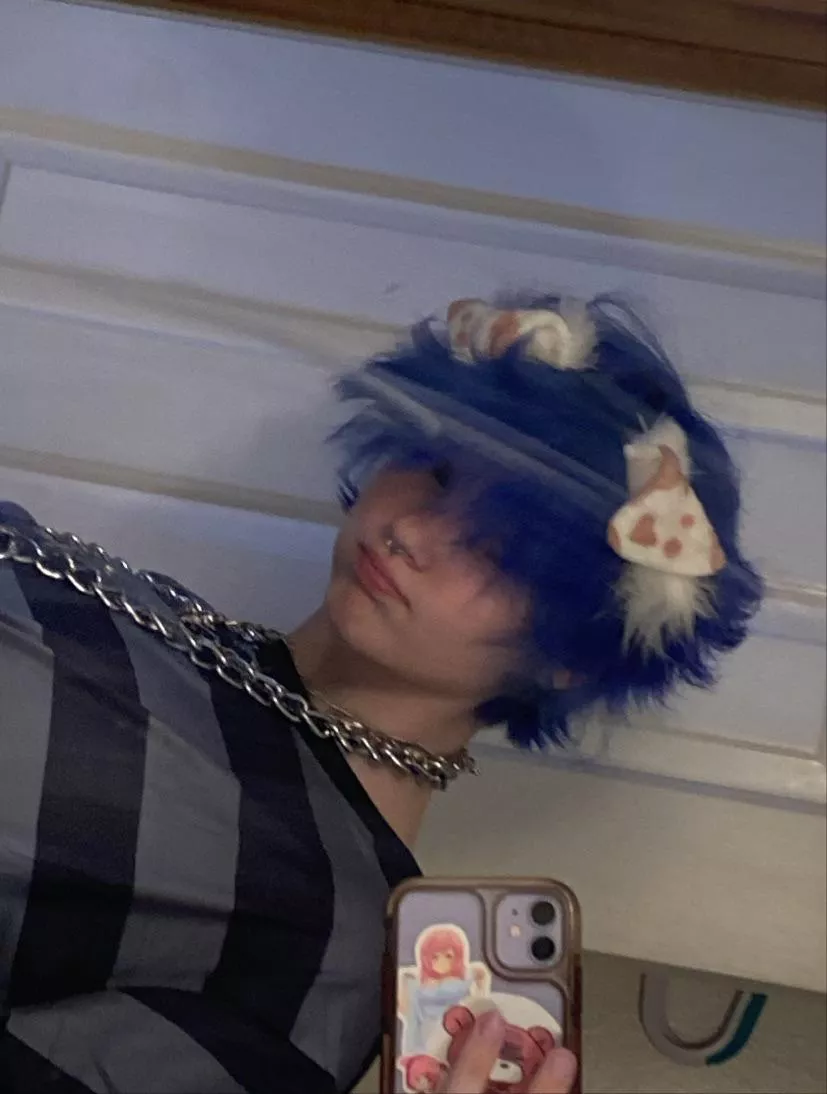 awoo posted by tthanatophobiia