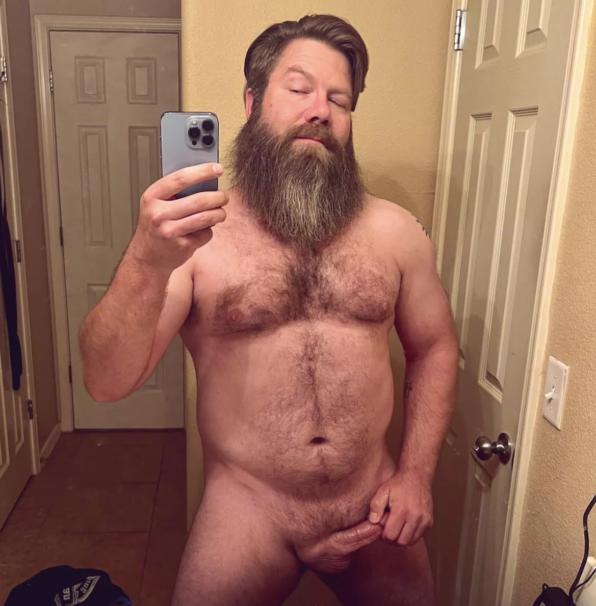 Awww, I had a real kickstand going this morning 😅 Just need someone to share it with! posted by Zaofan