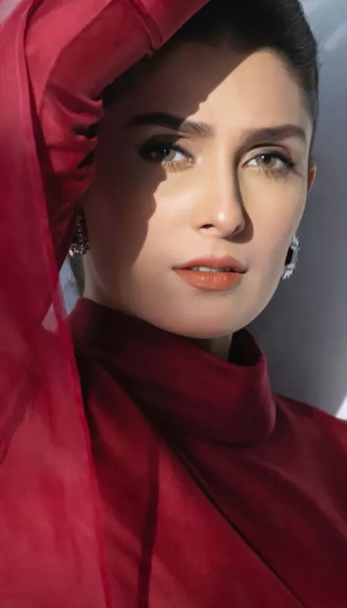 Ayeza Khan by Pookienini