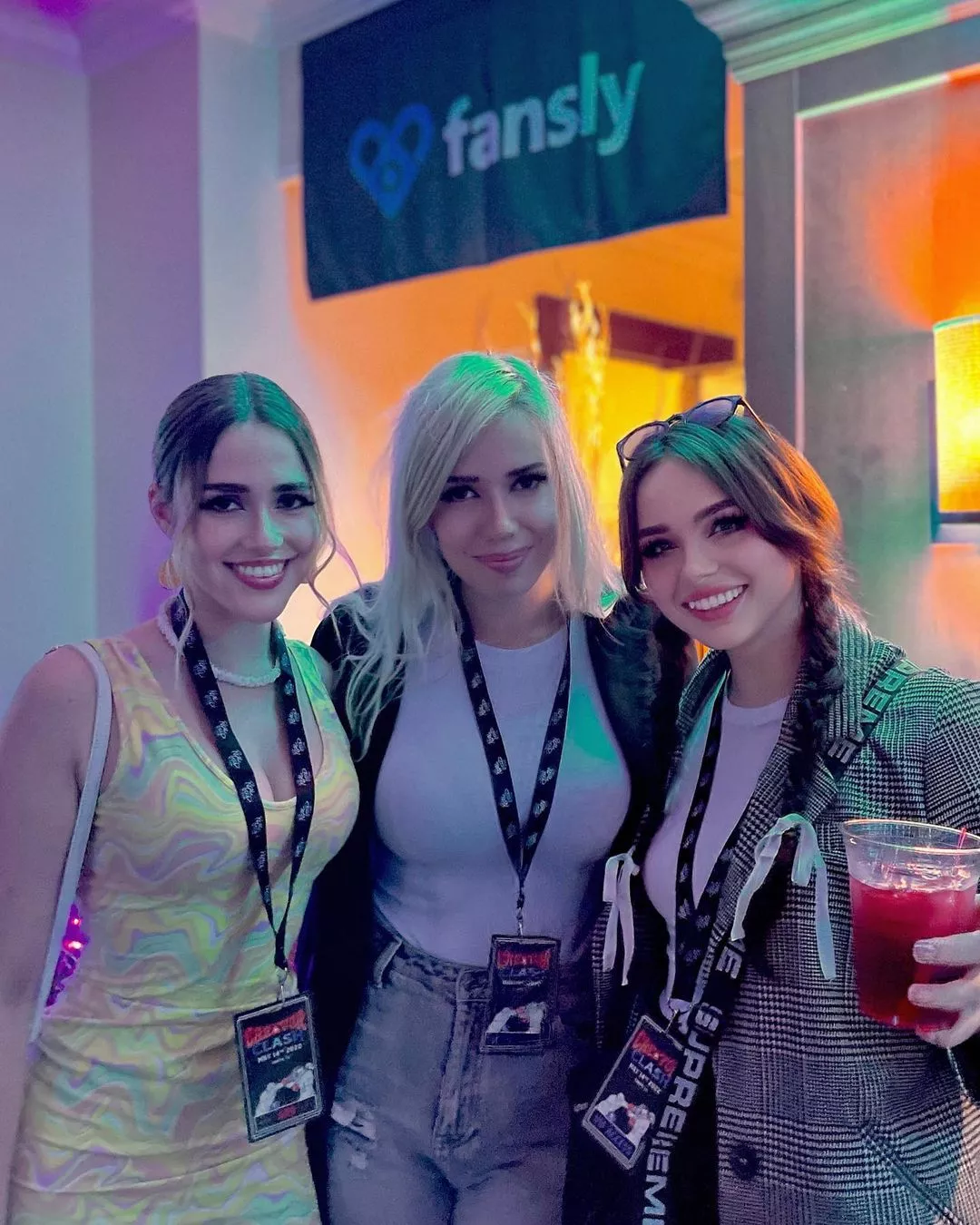 Babes at the boxing match posted by Theyounggetstronger