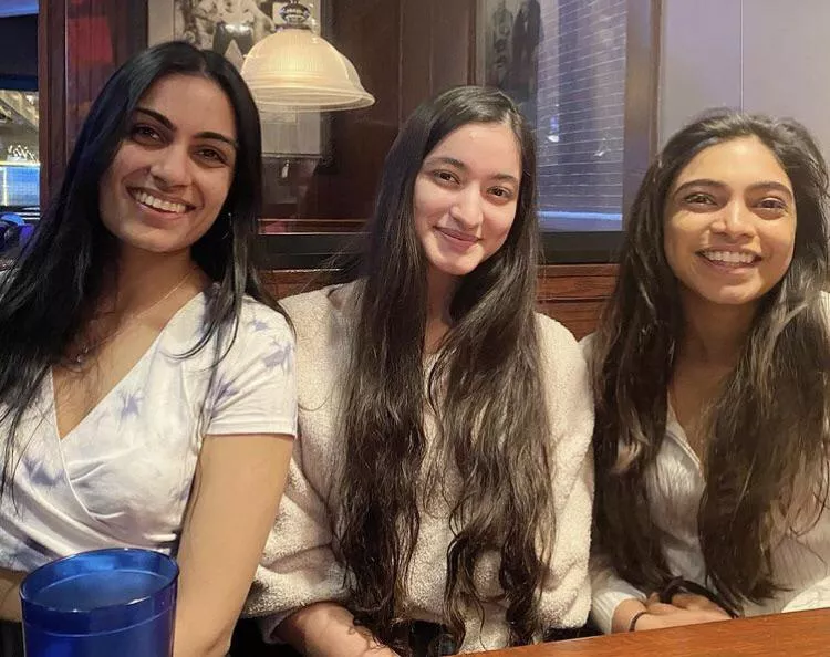 Babes in a restaurant posted by PinPuzzleheaded8754