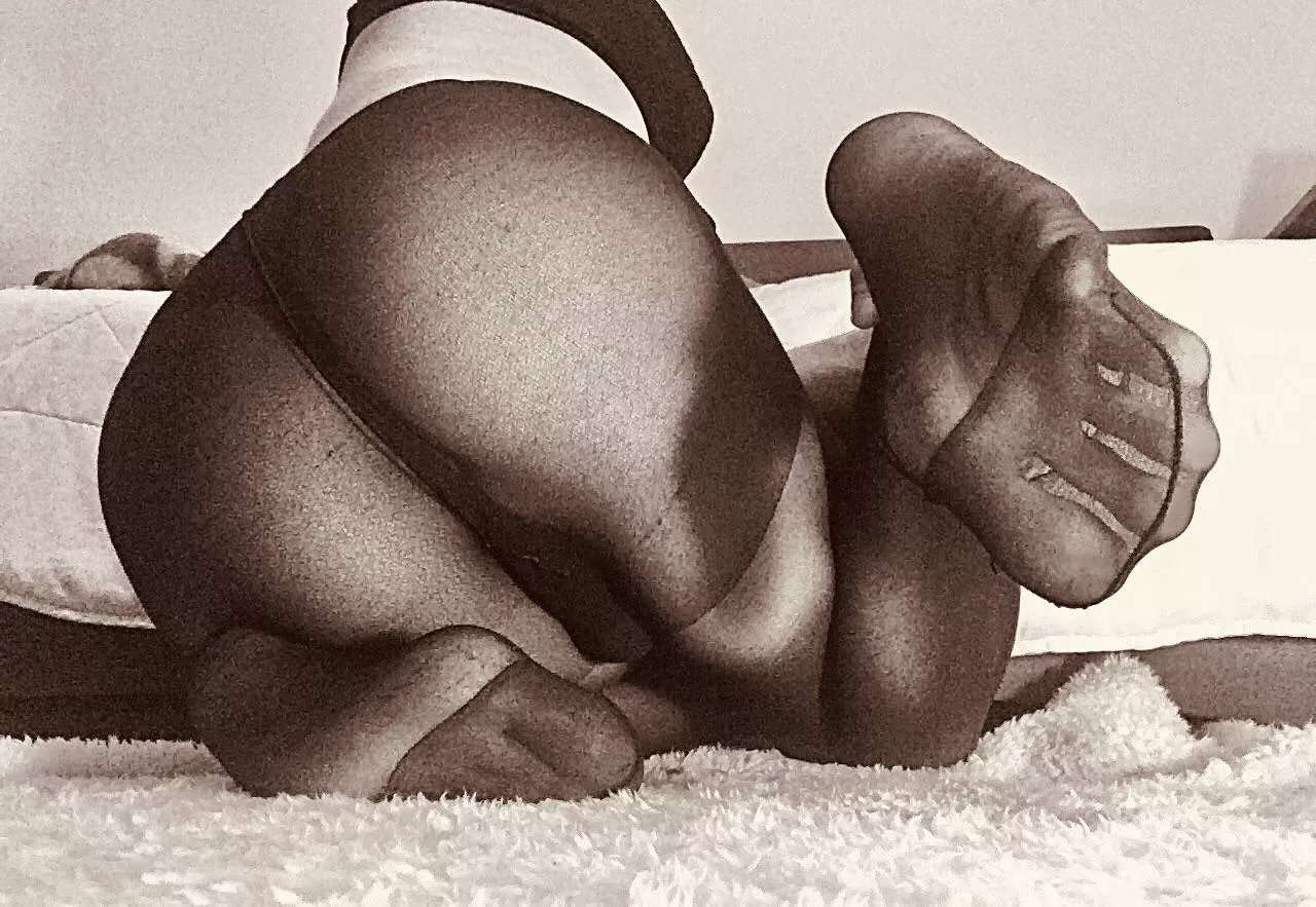 Baby come here your meal is ready 🐾💋 posted by LittleKittyToess