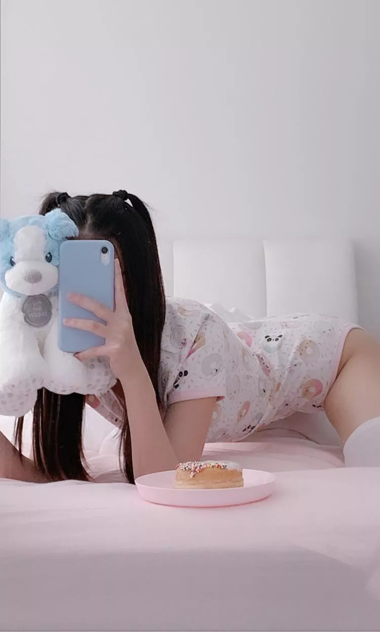 baby needs more frosting 🥺 posted by urshortie