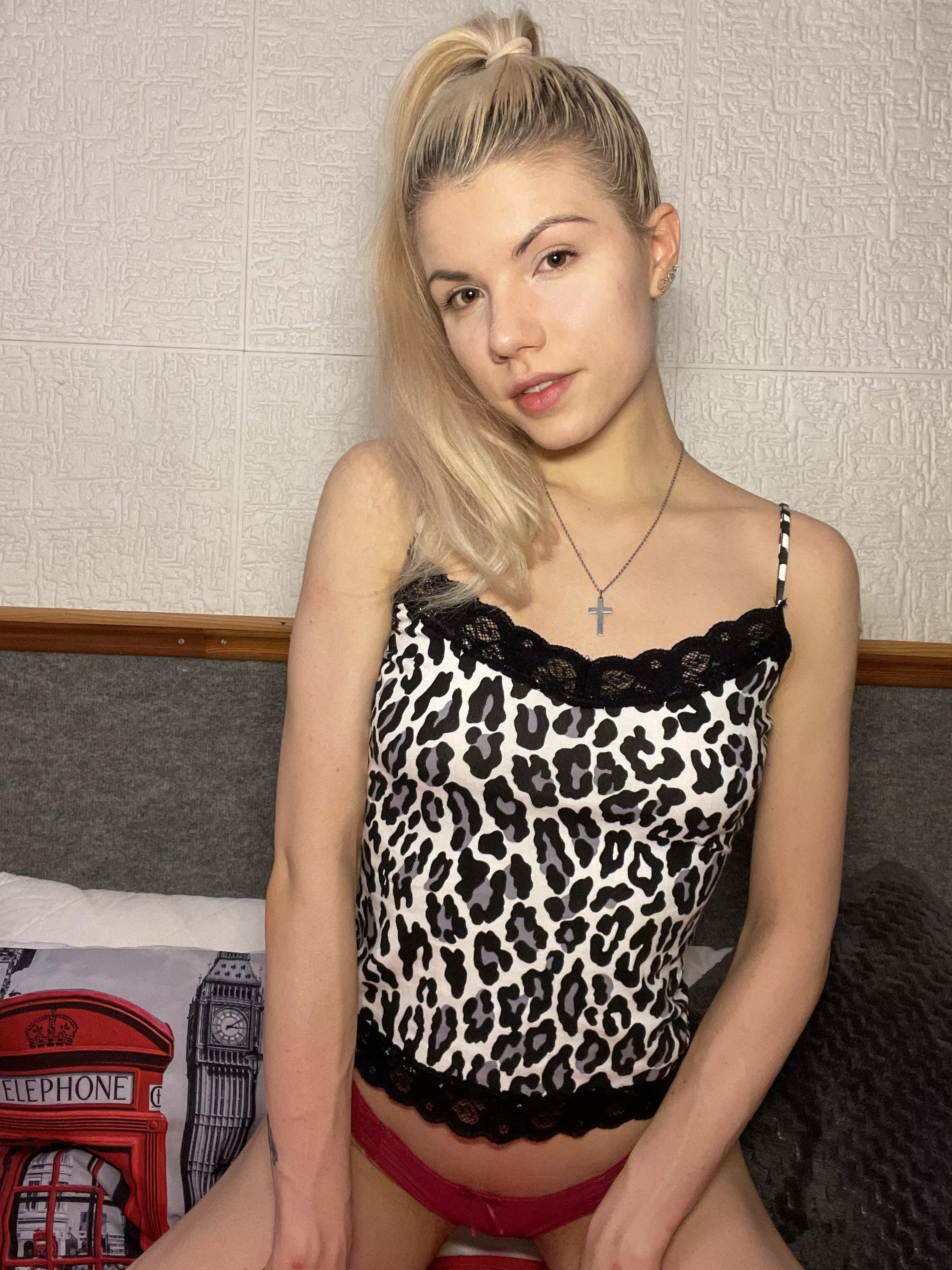 Baby, you won't believe what I look like without clothes ;) posted by veronikapure