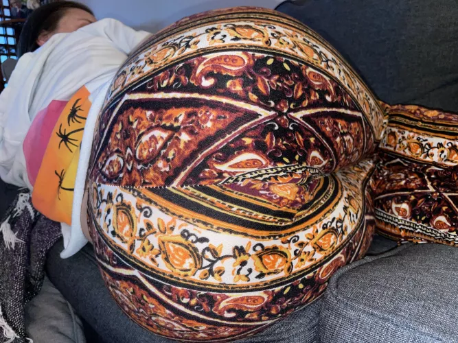 Back and ready to cheat. 😈 Who wants to see these pants peeled off? by Rfkad17