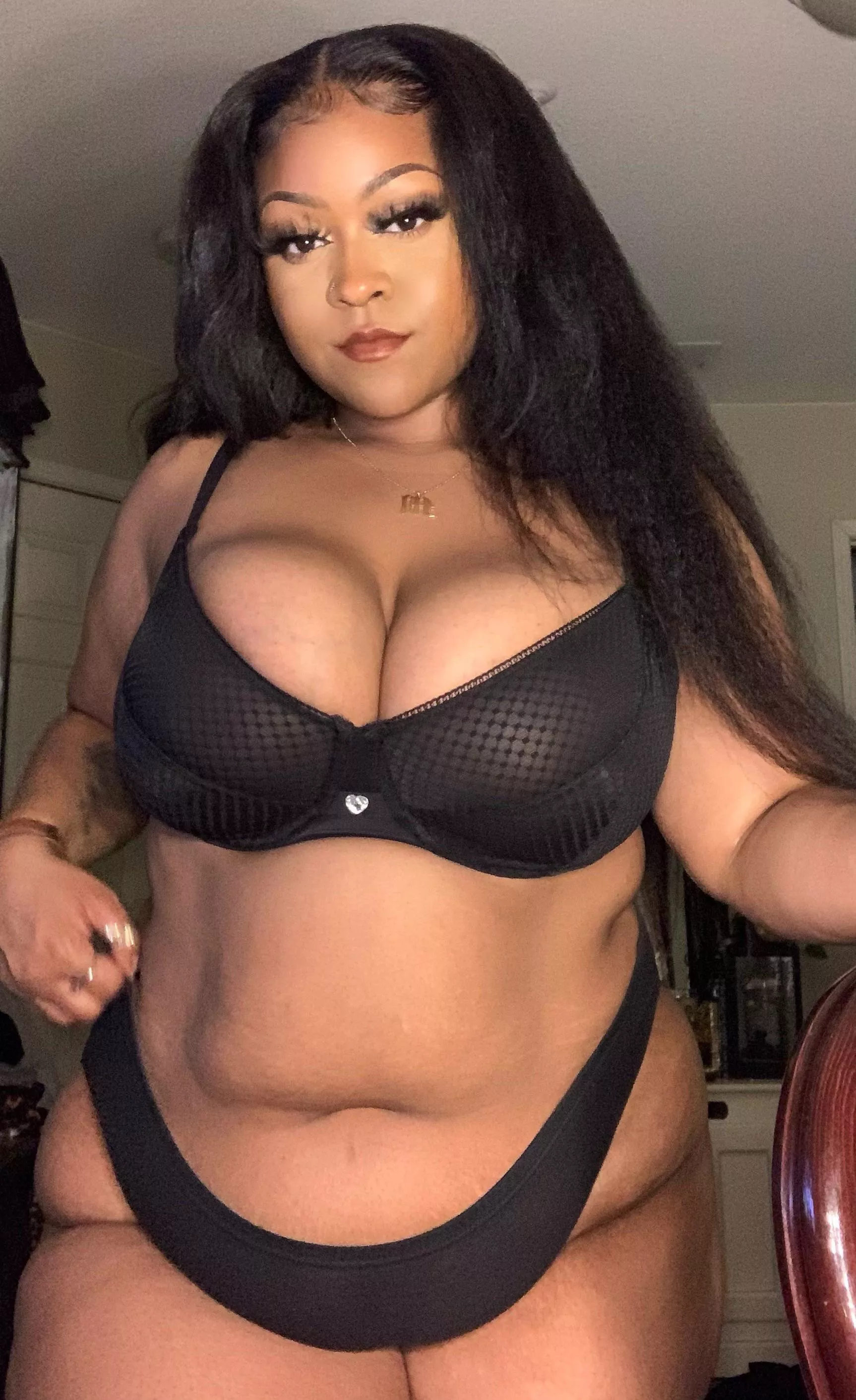 back home after a day out. its time to get sexy 😈 posted by evangelinebby