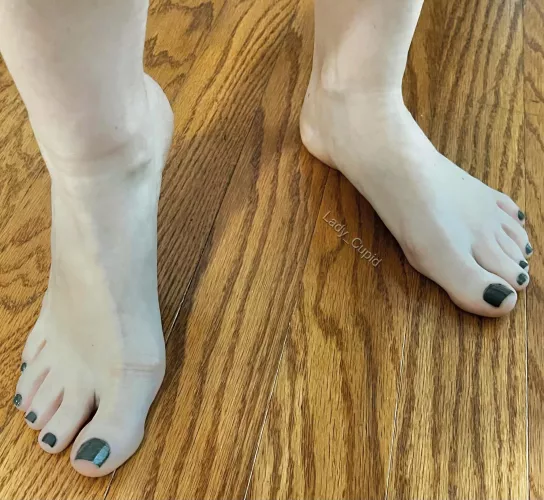 Back to the darker nails again by Lady_Cupid