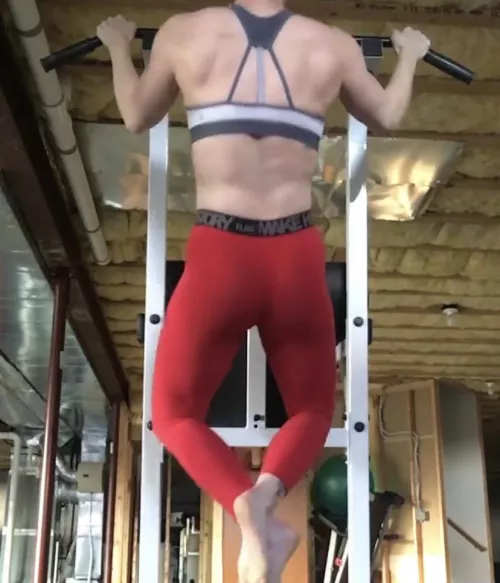 Backside looking yummy in these red yoga pants by jessjesscscs