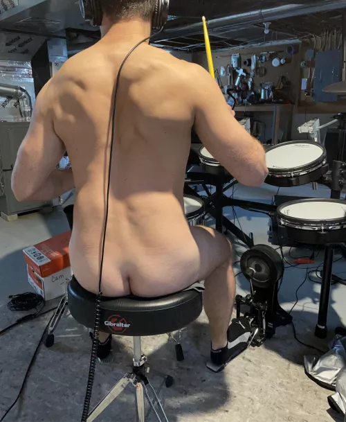 Bang a drum by swelling_situation