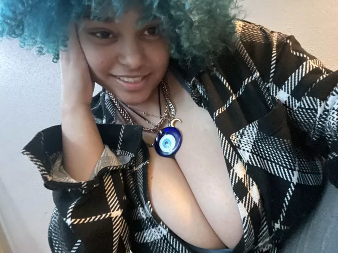 Banging body can’t believe how my coworker resists it all (22f) by Mysterious-Way111