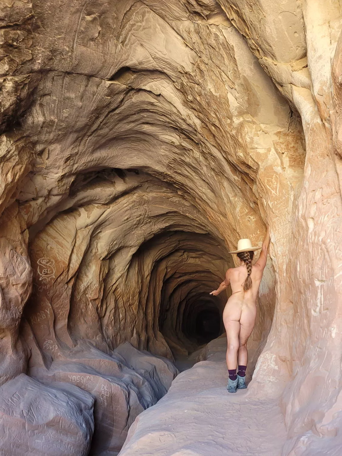 Bare Bottomed in a Beast's Belly 🐉 posted by BareLeiaRose