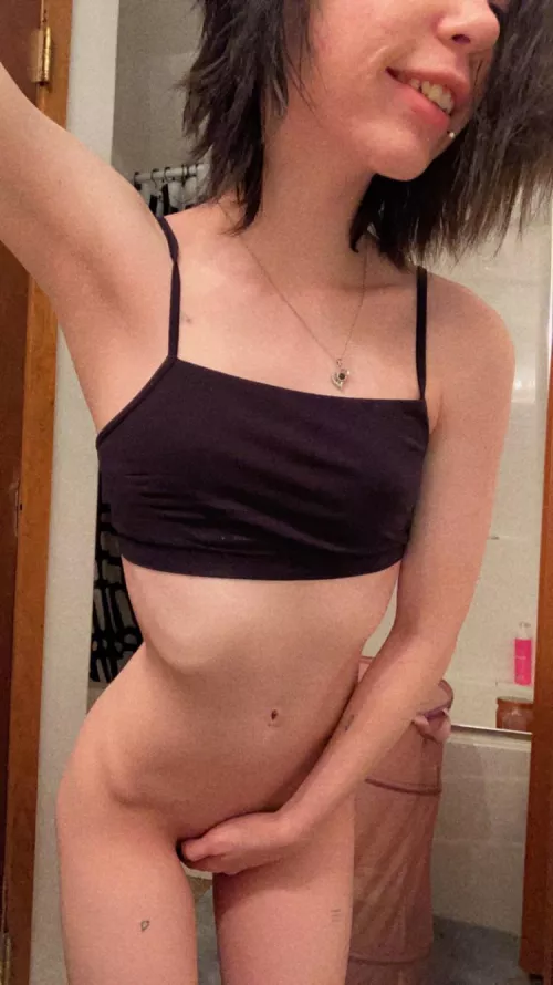 💞Barely Legal & Petite💞 Top 2% 😉 i sell customs, sexting, dildo riding vids, dick rates, full nudes, and more! Link below 👇 and in my bio!💕 by ashey190