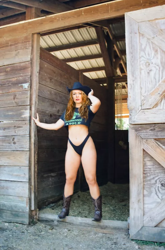 Barnyard photoshoot posted by allthingsmustpass9