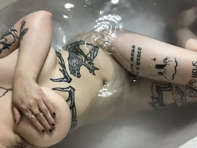 bath time 😘 by sydhavoc