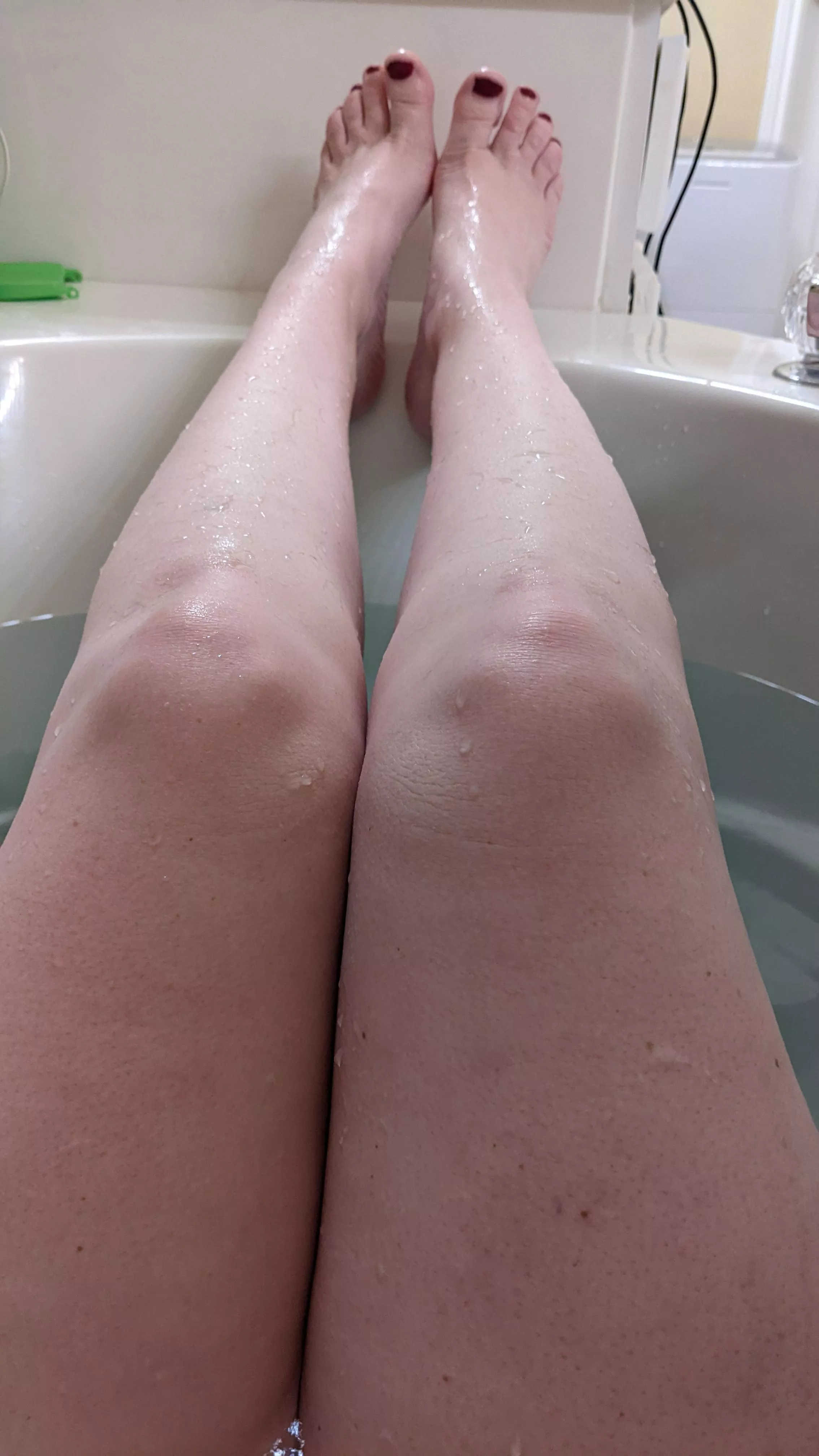 Bath time!!! posted by StinkyToesNFeet