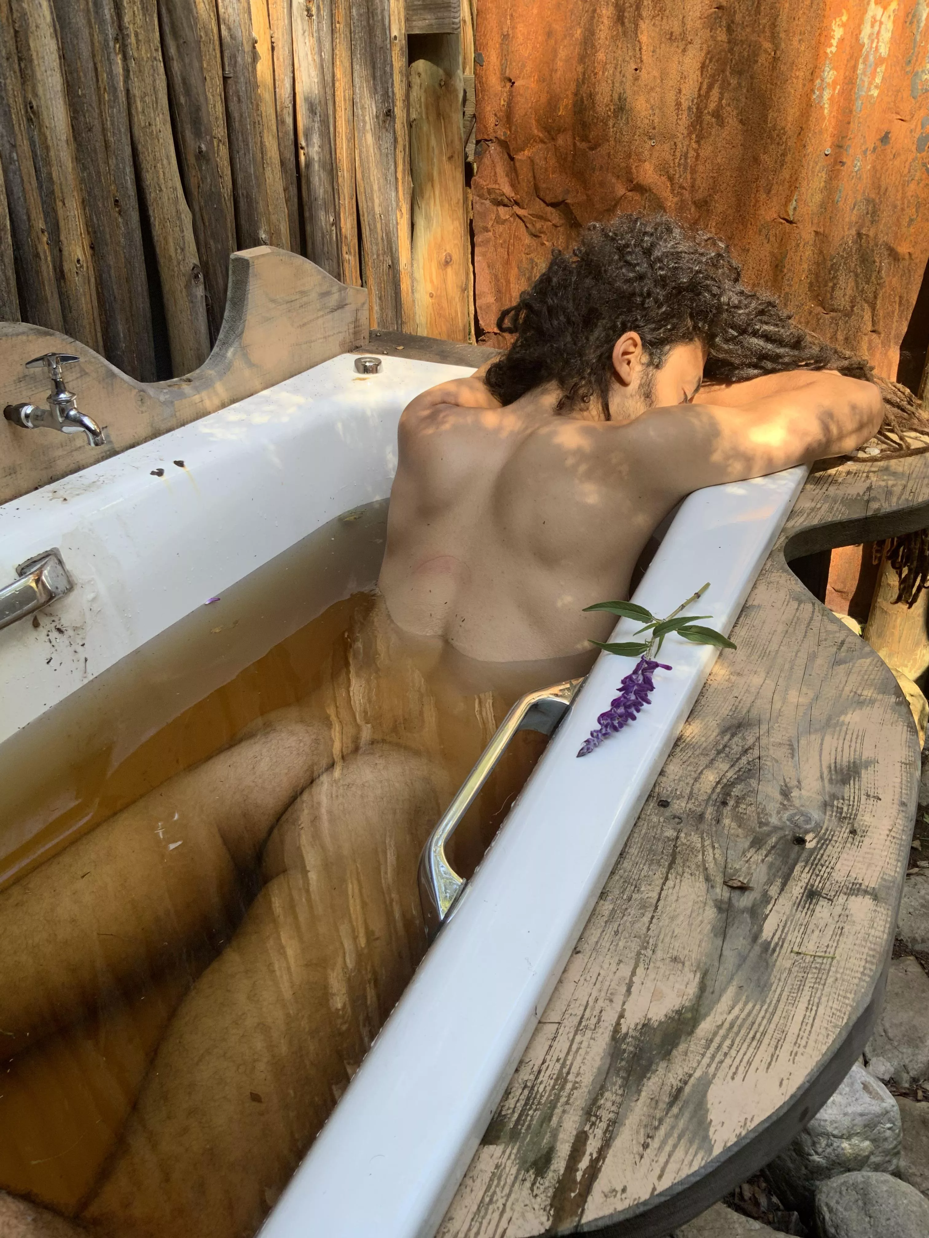 Bathed in bronze ✨ posted by mirrorrmedusa