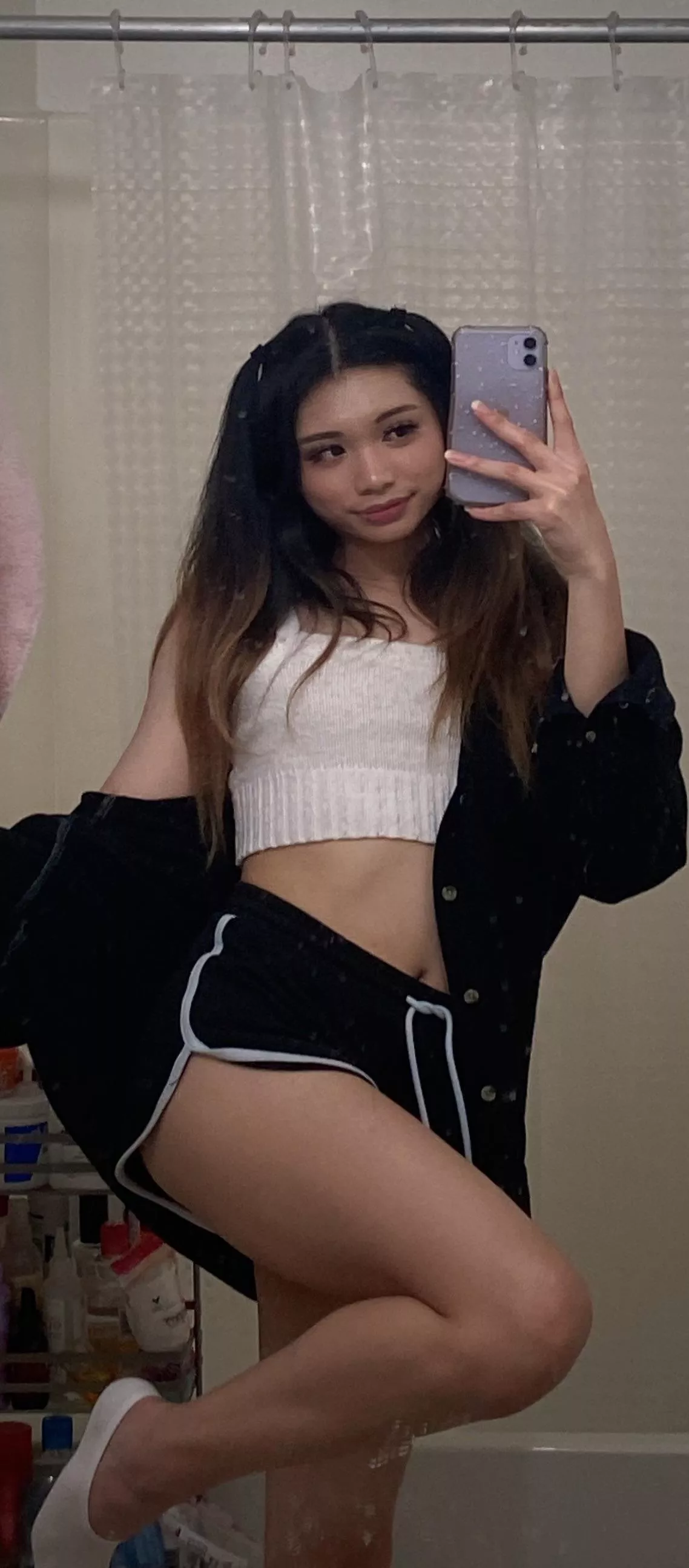 bathroom pic posted by SailorDae