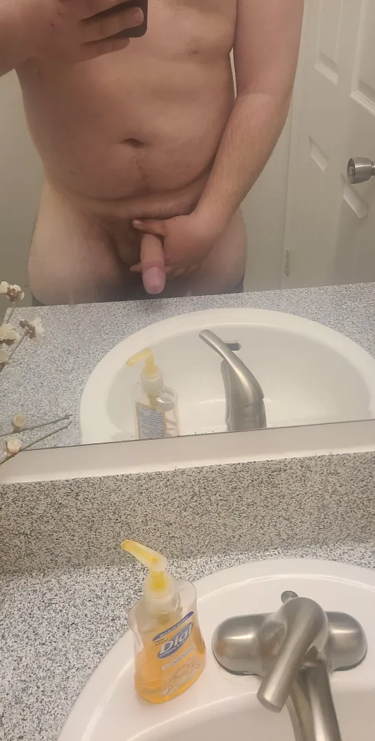 bathroom selfies posted by tommysauce71