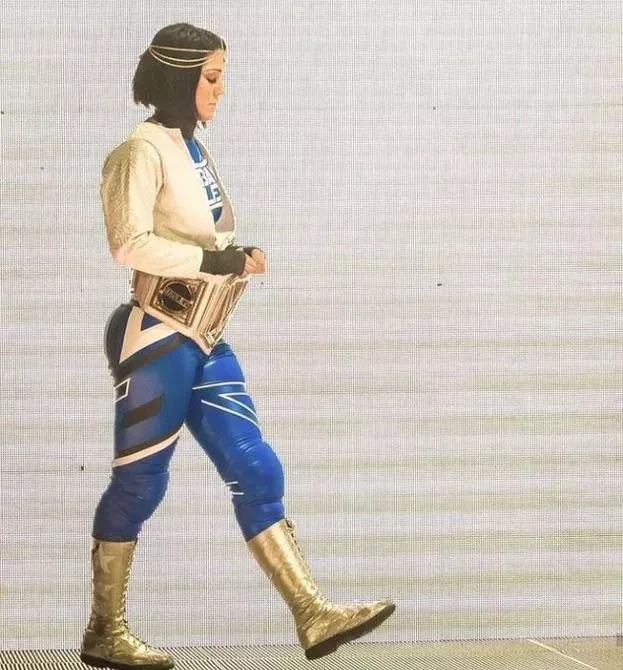 Bayley got cake! posted by usermonogatari