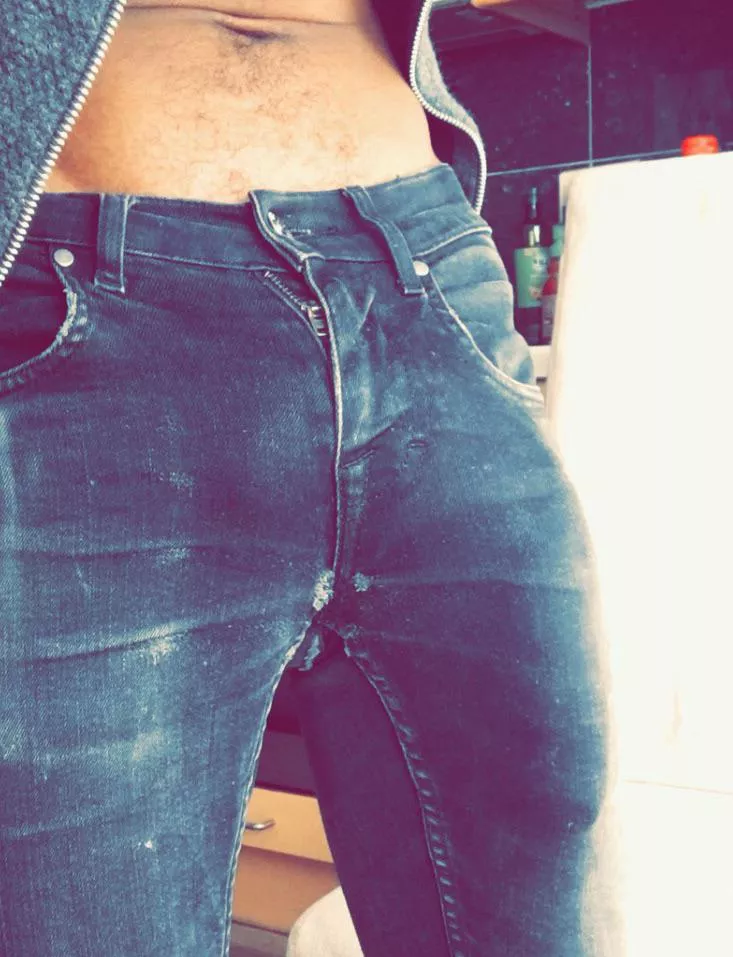 BBC trying to hide in SkinnyJeans posted by blackdstallion