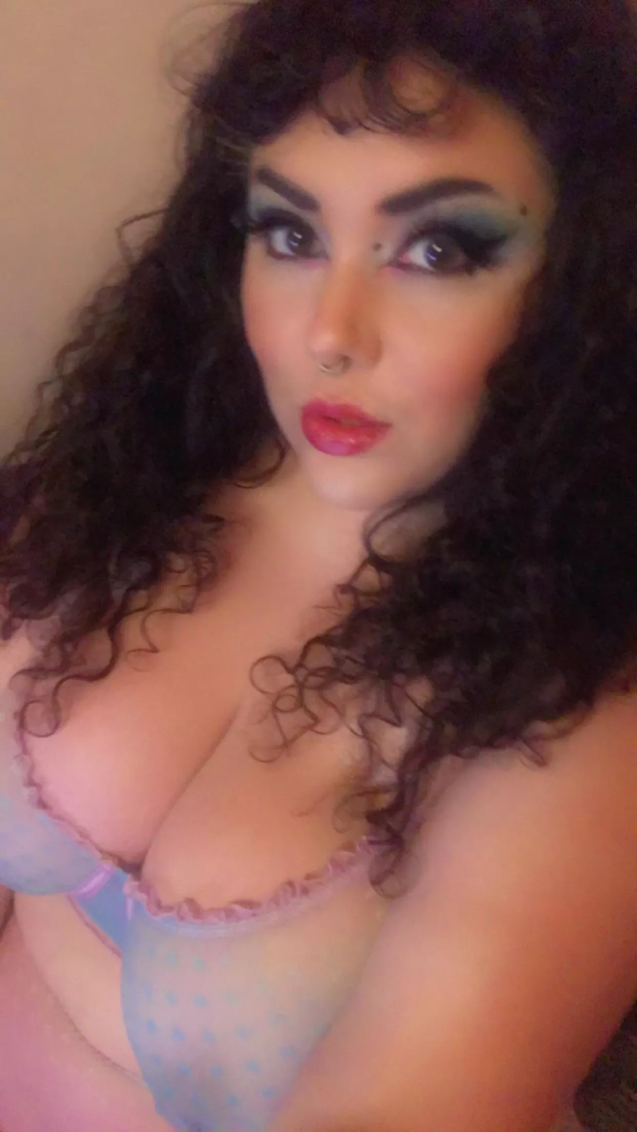 BBW beauty live rn~ ✨✨🖤 posted by princesspumpkinbooty