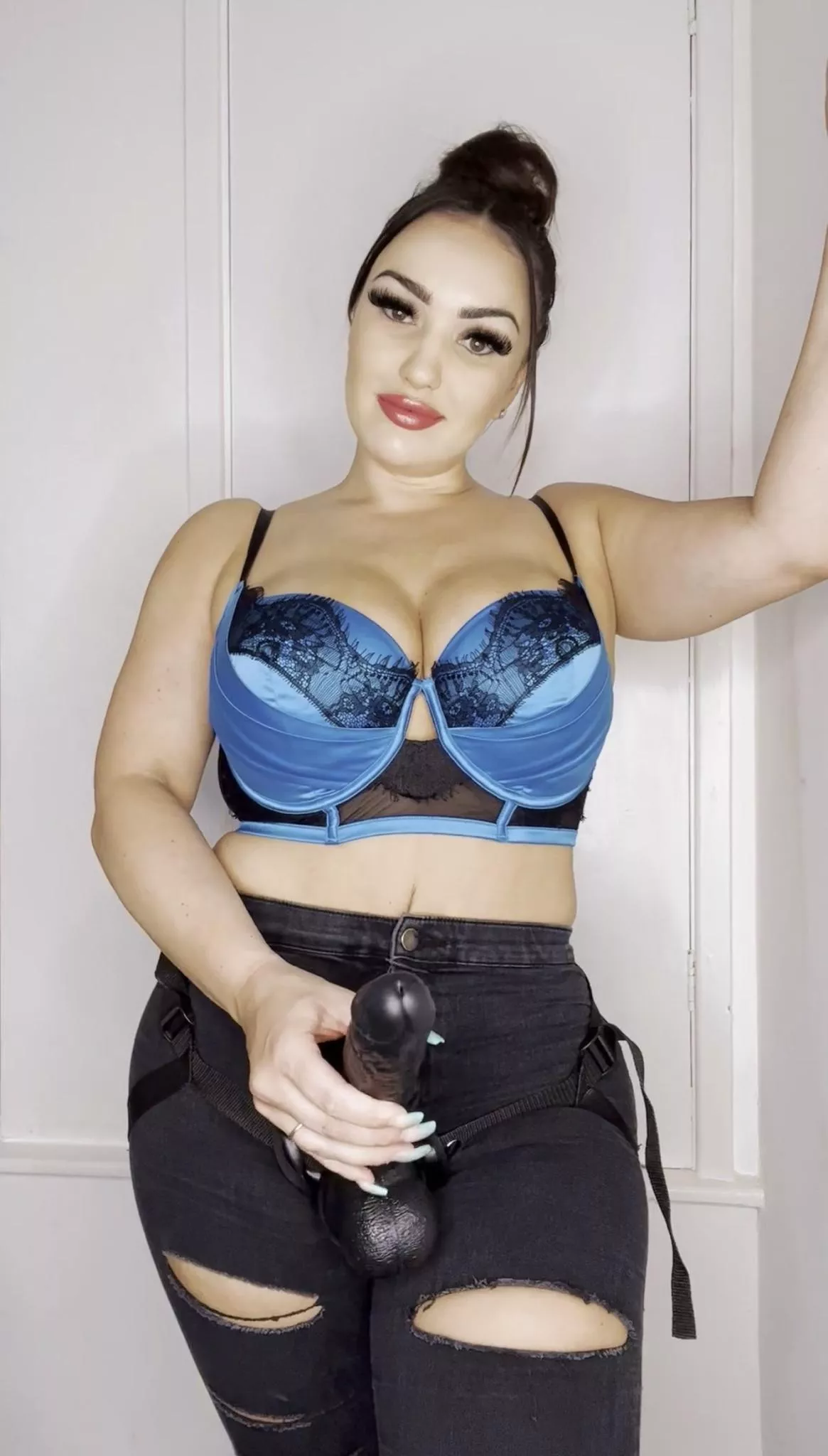 Be a good boy and suck mommy’s huge cock posted by Mistresssaharanoir