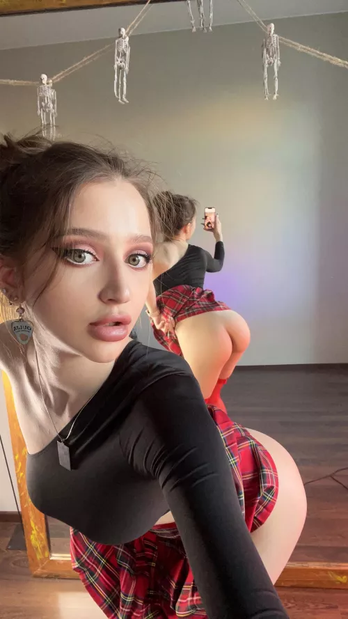 Be honest what did you notice first? 🖤 by fairyeater