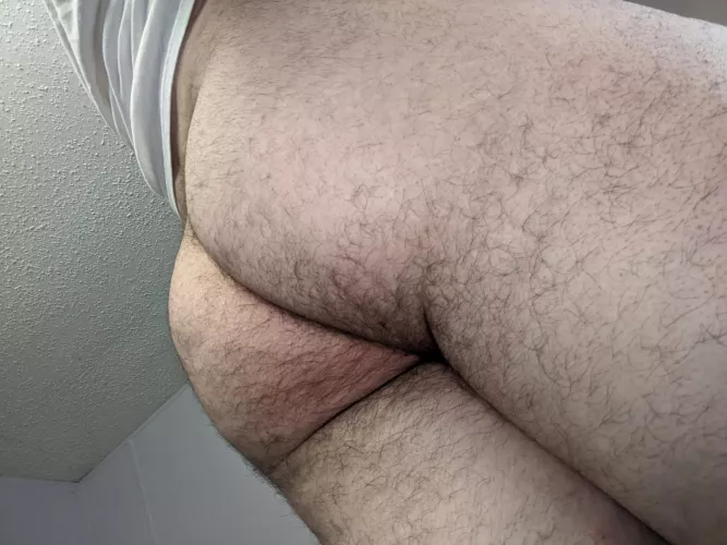 Be honest, would anyone be willing to French kiss my butt? freshly cleaned and all natural ;) Please give compliments with your replies. by NegotiationLucky1216