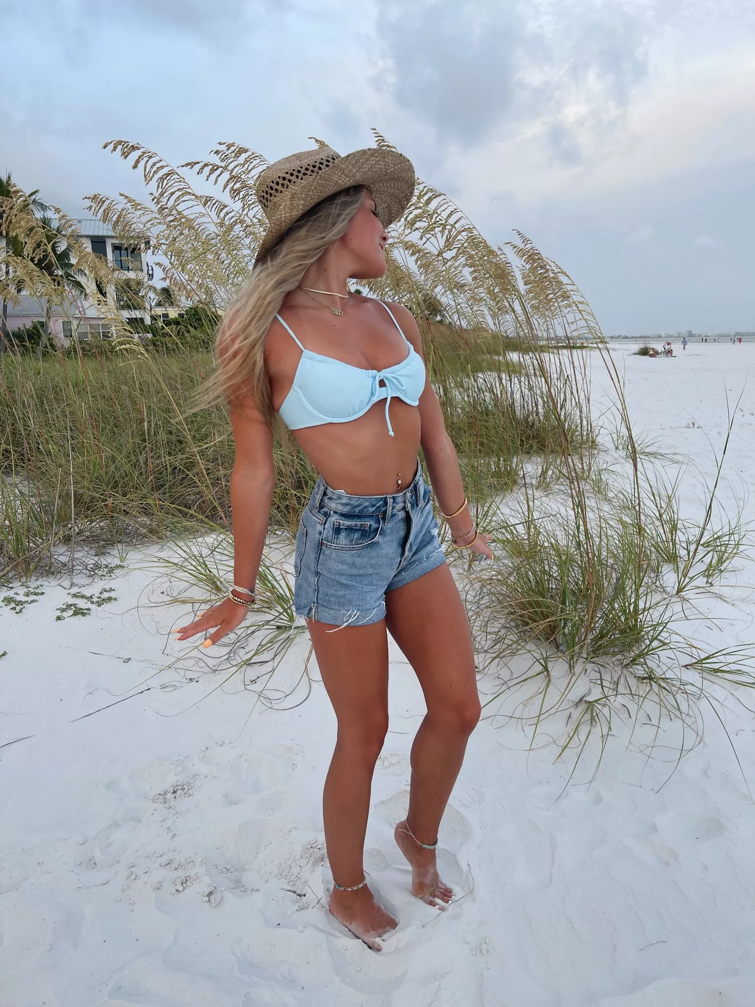 Beach babe (IRTR) posted by bikinireef