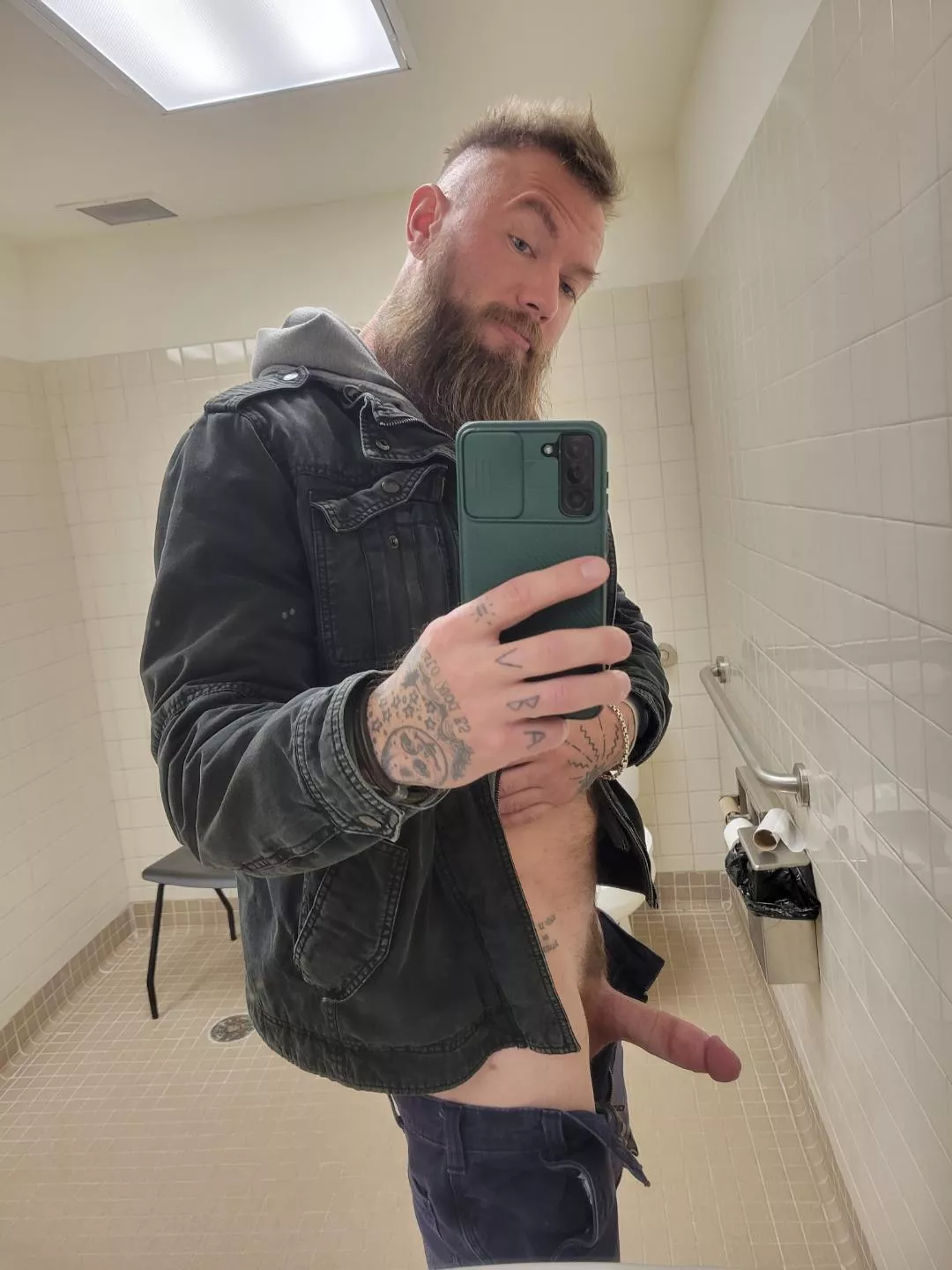Beard and semi boner posted by BunkmosEs