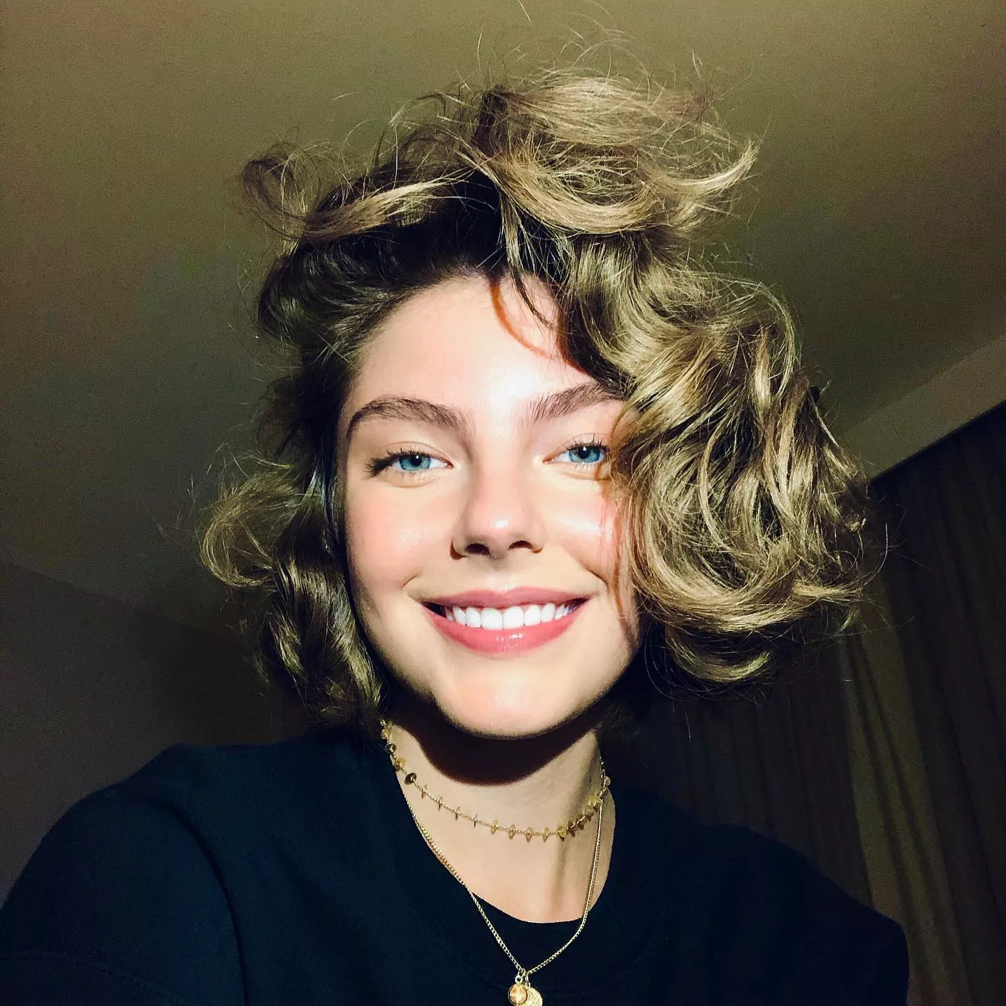 Beatriz Parizotto posted by ayylmaolmao10